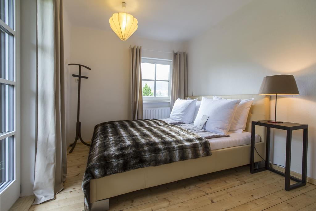 Forest Chalet, 15 Min To Salzburg Olt Town, And Most Beautiful Lakes, Secluded Location, 1,000 Sqm Garden, Mountainview, Panorama Sauna, Bath Whirlpool, Bbq&Bikes&Sunbeds For Free, Up To 10 P Golling an der Salzach Chambre photo