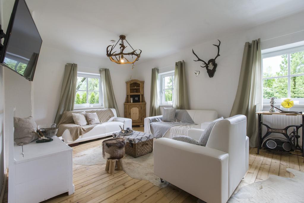 Forest Chalet, 15 Min To Salzburg Olt Town, And Most Beautiful Lakes, Secluded Location, 1,000 Sqm Garden, Mountainview, Panorama Sauna, Bath Whirlpool, Bbq&Bikes&Sunbeds For Free, Up To 10 P Golling an der Salzach Chambre photo
