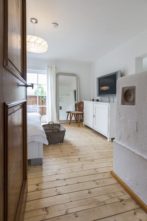 Forest Chalet, 15 Min To Salzburg Olt Town, And Most Beautiful Lakes, Secluded Location, 1,000 Sqm Garden, Mountainview, Panorama Sauna, Bath Whirlpool, Bbq&Bikes&Sunbeds For Free, Up To 10 P Golling an der Salzach Chambre photo