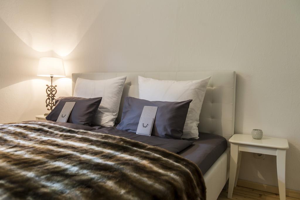 Forest Chalet, 15 Min To Salzburg Olt Town, And Most Beautiful Lakes, Secluded Location, 1,000 Sqm Garden, Mountainview, Panorama Sauna, Bath Whirlpool, Bbq&Bikes&Sunbeds For Free, Up To 10 P Golling an der Salzach Chambre photo