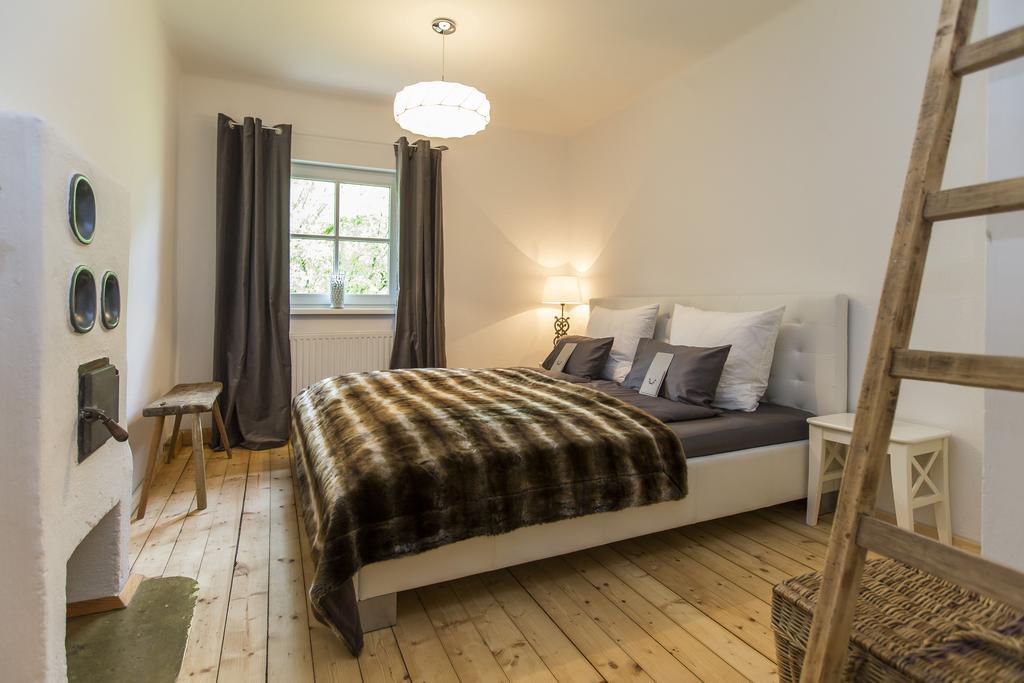 Forest Chalet, 15 Min To Salzburg Olt Town, And Most Beautiful Lakes, Secluded Location, 1,000 Sqm Garden, Mountainview, Panorama Sauna, Bath Whirlpool, Bbq&Bikes&Sunbeds For Free, Up To 10 P Golling an der Salzach Chambre photo
