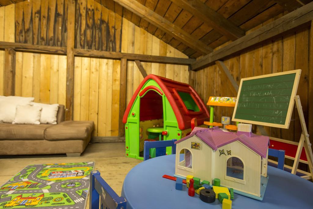 Forest Chalet, 15 Min To Salzburg Olt Town, And Most Beautiful Lakes, Secluded Location, 1,000 Sqm Garden, Mountainview, Panorama Sauna, Bath Whirlpool, Bbq&Bikes&Sunbeds For Free, Up To 10 P Golling an der Salzach Chambre photo