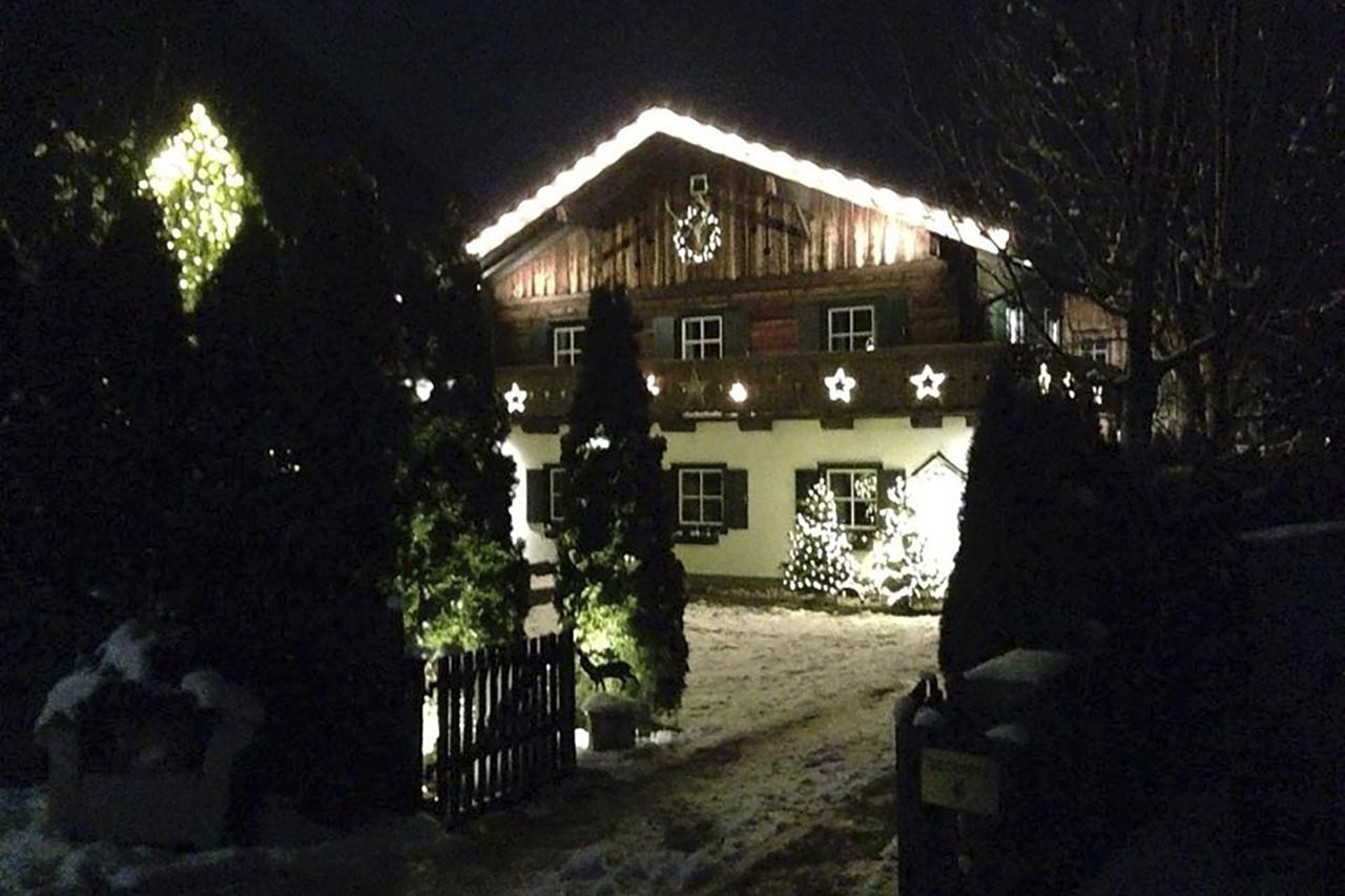 Forest Chalet, 15 Min To Salzburg Olt Town, And Most Beautiful Lakes, Secluded Location, 1,000 Sqm Garden, Mountainview, Panorama Sauna, Bath Whirlpool, Bbq&Bikes&Sunbeds For Free, Up To 10 P Golling an der Salzach Extérieur photo